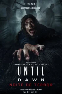  Pôster oficial do filme “Until Dawn - Noite de Terror” (2025), com uma mulher desesperada tentando escapar, cercada por figuras sombrias, e a frase “Toda noite um pesadelo diferente”