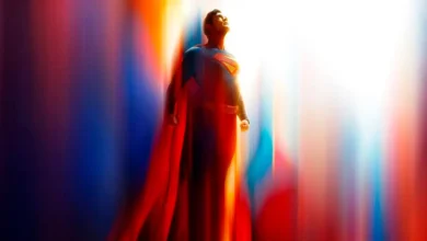 Superman em imagem promocional do filme Superman (2025), dirigido por James Gunn e estrelado por David Corenswet como Clark Kent.