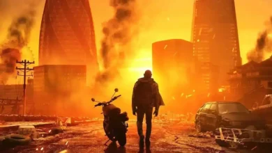 Dave Bautista caminha em cenário pós-apocalíptico com explosões ao fundo em cena promocional do filme Caçadores do Fim do Mundo.