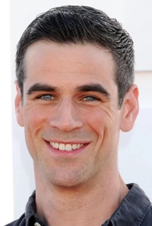 Eddie Cahill 