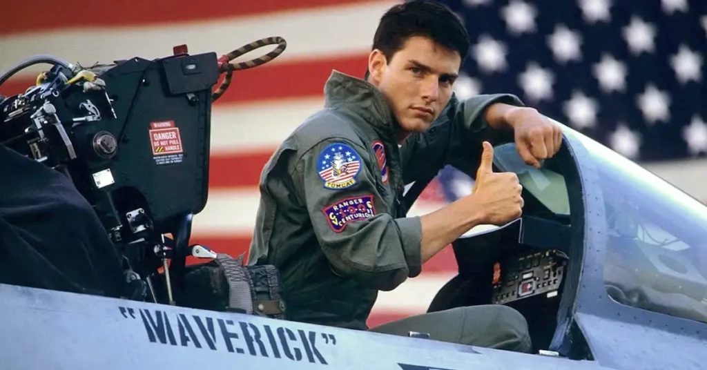 Tom Cruise como Maverick em cena clássica do filme Top Gun – Ases Indomáveis (1986), um ícone do cinema americano