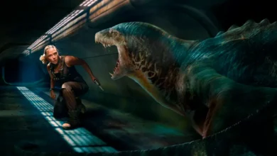Zora Bennett (Scarlett Johansson) enfrenta criatura pré-histórica em túnel escuro em Jurassic World: Recomeço