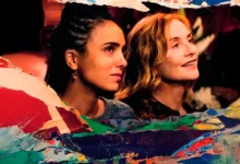 Isabelle Huppert e Hafsia Herzi em cena do filme A Prisioneira de Bordeaux (2024)