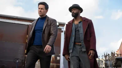 Mark Wahlberg e LaKeith Stanfield em cena de Jogo Sujo (2025), filme dirigido por Shane Black que estreia no Prime Video.