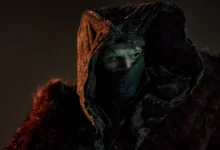Cena sombria de Frankenstein (2025), novo filme de Guillermo del Toro na Netflix.