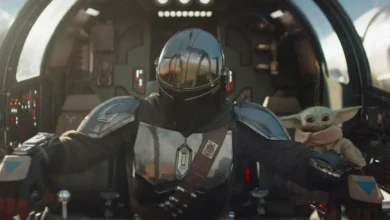 Cena do trailer de Star Wars: O Mandaloriano e Grogu (2026), com Pedro Pascal como Mandaloriano ao lado de Grogu na nave.