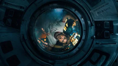 Ryan Gosling flutua dentro de uma nave espacial em Devoradores de Estrelas (Project Hail Mary), filme de ficção científica que estreia nos cinemas do Brasil em 19 de março de 2026.