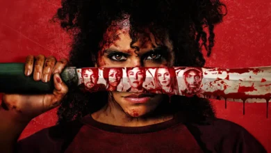 Zazie Beetz em cena sangrenta segurando um facão no filme Eles Vão te Matar (They Will Kill You), terror com ação e comédia dirigido por Kirill Sokolov