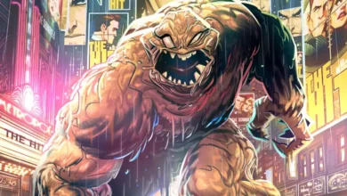 Cara de Barro (Clayface) em forma monstruosa nas ruas de Gotham, com corpo de lama e expressão ameaçadora em meio a cartazes de cinema