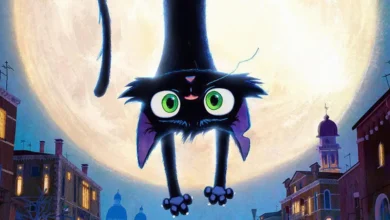 Gatto, nova animação da Pixar dirigida por Enrico Casarosa, mostra um gato preto de olhos verdes pendurado de cabeça para baixo diante de uma lua cheia sobre os telhados de Veneza.