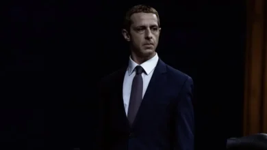 Jeremy Strong interpreta Mark Zuckerberg em cena do filme O Outro Lado das Redes (2026), drama dirigido por Aaron Sorkin sobre os bastidores e controvérsias das redes sociais.