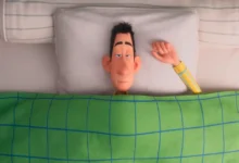 Joe, personagem dublado por Timothée Chalamet em Interligados (2027), aparece deitado na cama ao acordar em cena do teaser de Interligados.