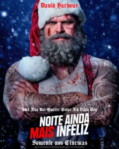 Pôster oficial de Noite Ainda Mais Infeliz (2026) com David Harbour caracterizado como Papai Noel em destaque, cercado por neve e com marcas de combate.
