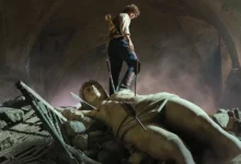 Guitarricadelafuente sobre uma estátua destruída em cena do filme A Bola Preta (2026).