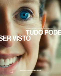 Pôster de Tudo Pode Ser Visto (You Can See Everything) Pôster de Tudo Pode Ser Visto (You Can See Everything), documentário dirigido por Nathan Fielder e Lance Oppenheim, com close no rosto de uma mulher de olhos azuis.