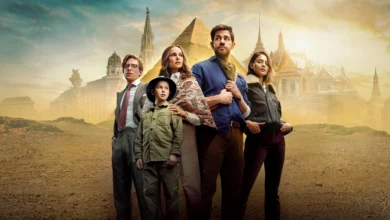 Elenco principal do filme A Fonte da Juventude (2025), com Natalie Portman, John Krasinski e Eiza González, em cenário de aventura com paisagens históricas ao fundo.