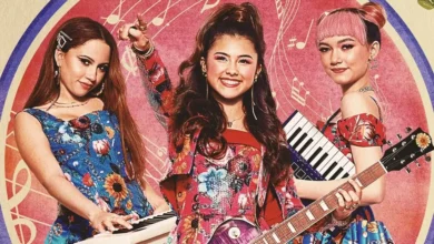 Carmen B. Sanchez, Lumi Pollack e Ruby Marino em Electric Bloom: A Melhor Banda do Mundo (2025), série musical da Disney.