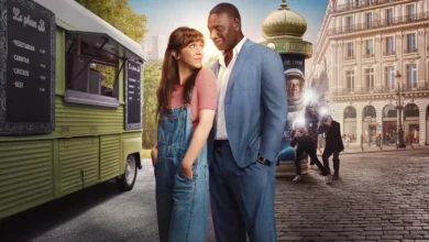 Omar Sy e Sara Giraudeau em cena de divulgação de French Lover, filme de romance da Netflix.