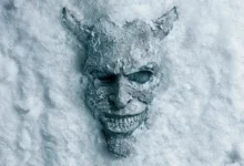 Máscara congelada do vilão em pôster de O Telefone Preto 2 (Black Phone 2)