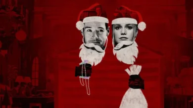 Imagem de divulgação de “Feliz Assalto” (Jingle Bell Heist), nova produção original da Netflix que mistura comédia romântica, crime e clima natalino em Londres, mostrando dois personagens com estética estilizada usando gorros de Papai Noel.