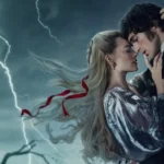 Margot Robbie e Jacob Elordi em cena romântica sob tempestade em O Morro dos Ventos Uivantes (2026)