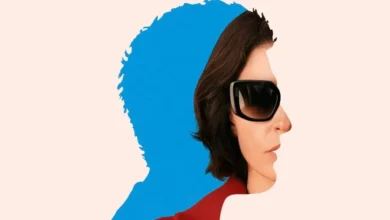 Natal Amargo filme de Pedro Almodóvar imagem promocional com mulher de óculos escuros em composição artística minimalista