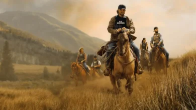 Luke Grimes como um U.S. Marshal montado a cavalo em cena da série Marshals: Uma História de Yellowstone (2026), produção do Prime Video ambientada no universo de Yellowstone