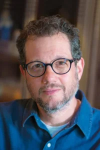 Michael Giacchino, compositor de trilhas sonoras de cinema conhecido por trabalhos em filmes da Marvel e animações