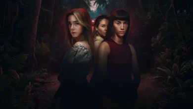 Claudia Salas, Clara Galle e Paula Usero em cena da minissérie espanhola Naquela Noite (2026), thriller da Netflix ambientado em uma estrada cercada por floresta à noite