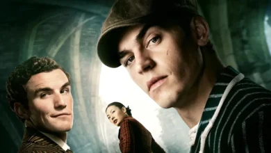 Jovem Sherlock: imagem promocional da série com Hero Fiennes Tiffin, Dónal Finn e Zine Tseng na produção dirigida por Guy Ritchie no Prime Video