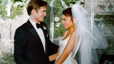 Robert Pattinson e Zendaya em cena de casamento no filme O Drama (The Drama), dirigido por Kristoffer Borgli