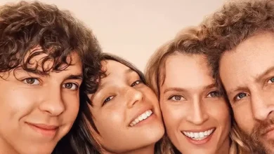 Elenco do filme Sinta a Minha Voz (Non Abbiam Bisogno di Parole) com Sarah Toscano, Emilio Insolera, Carola Insolera e Serena Rossi em imagem promocional da Netflix