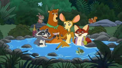 Personagens animais relaxam em uma fonte termal em cena da série animada Mating Season (2026), nova produção adulta da Netflix.