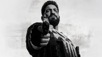 Jon Bernthal aponta uma arma em cena promocional de O Justiceiro: Uma Última Morte (2026), filme inspirado no anti-herói da Marvel.