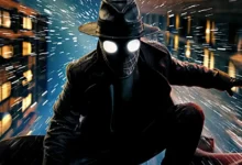 Nicolas Cage como Ben Reilly em Spider-Noir (2026), série live-action em que o personagem aparece como um detetive particular com poderes de aranha em uma cidade sombria.