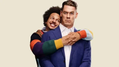 John Cena e Eric André em imagem promocional de Little Brother (2026), com Eric André abraçando John Cena por trás em cena de tom cômico.