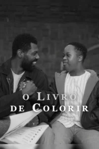 Pôster de O Livro de Colorir (2024) com William Catlett e Jeremiah Alexander Daniels em uma cena que destaca a relação entre pai e filho ao longo da trama.