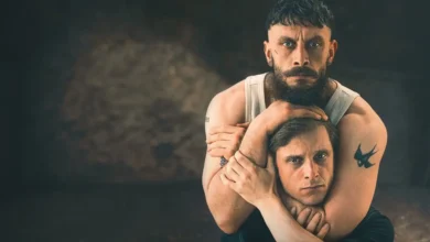 Jamie Bell e Richard Gadd em cena da minissérie Pela Metade (2026), produção dramática original da HBO Max.