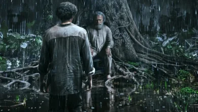 Cena promocional de Cem Anos de Solidão: Parte 2 mostra dois personagens frente a frente sob forte chuva em Macondo, em um momento marcante da série da Netflix.