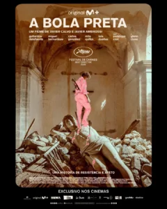 Pôster oficial de A Bola Preta (2026), filme dirigido por Javier Calvo e Javier Ambrossi