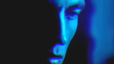 Robert Pattinson em cena de Primetime, filme dirigido por Lance Oppenheim