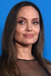 Angelina Jolie - Atriz, diretora, produtora