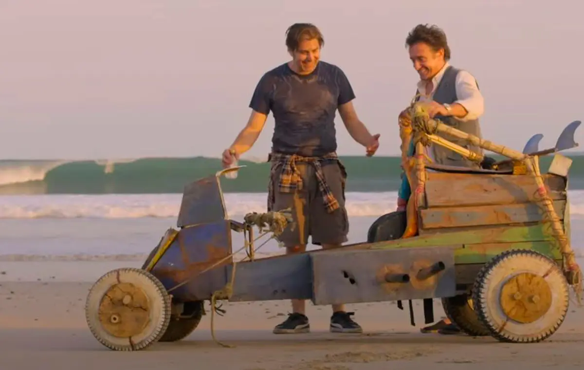 Richard Hammond e Tory Belleci constroem veículo improvisado na série Os Grandes Escapistas da Amazon Prime Video.