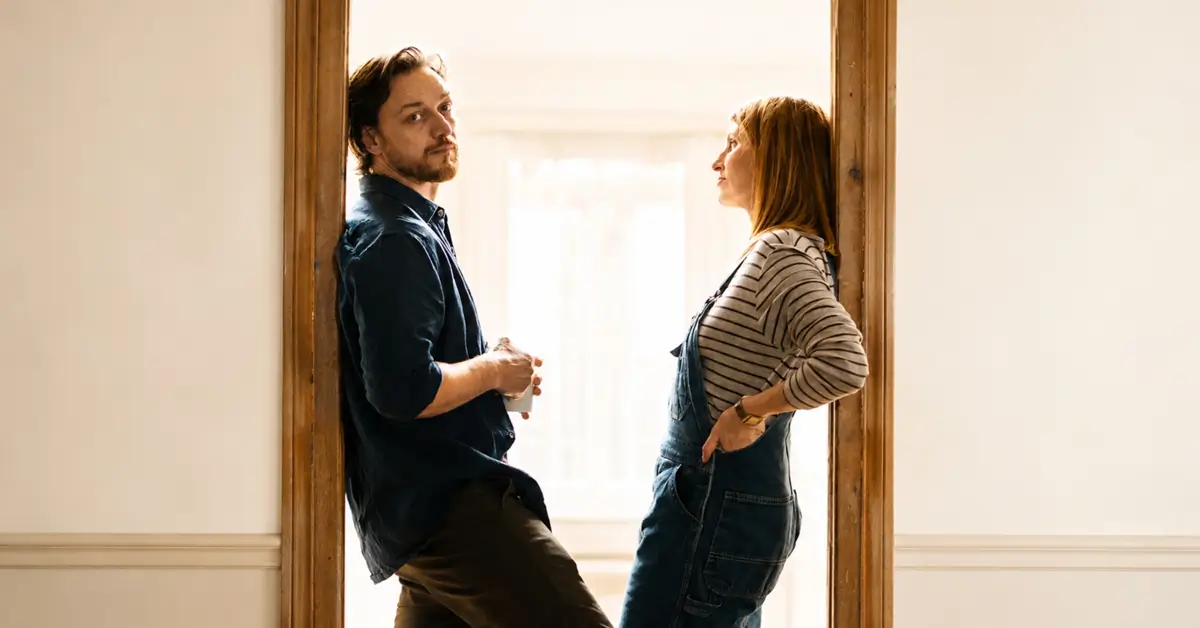 James McAvoy e Sharon Horgan em cena de Together, drama sobre o lockdown