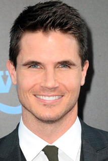 Robbie Amell