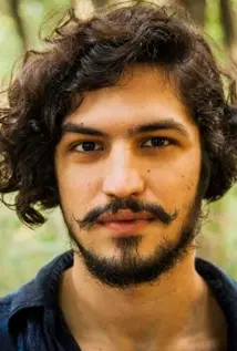 Gabriel Leone