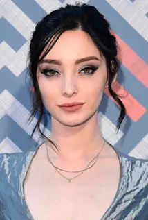 Emma Dumont Emma Dumont