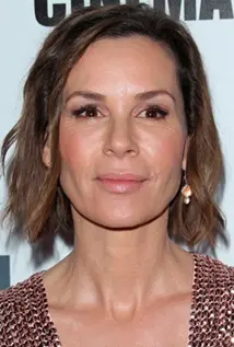 Embeth Davidtz