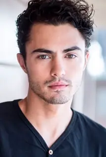 Darren Barnet