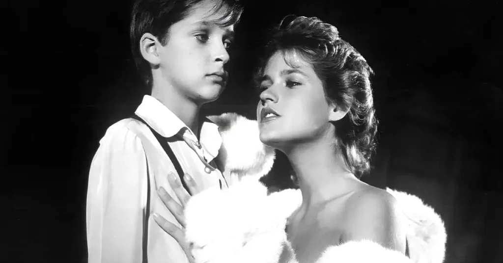 elenco do filme amor estranho amor Cena do filme Amor Estranho Amor (1982) com Marcelo Ribeiro, o menino protagonista, e Xuxa Meneghel em momento polêmico